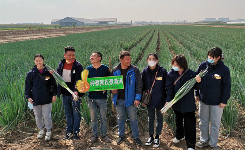 蔥滿滿技術團隊和客戶合影